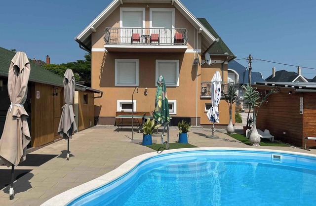 Apartamento vacacional con piscina climatizada