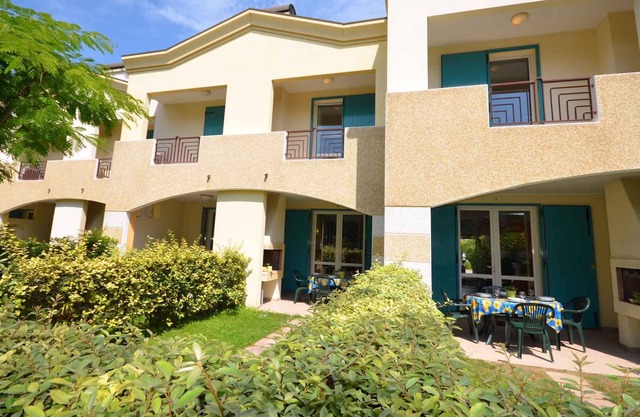 Holiday apartment with air conditioning and pool
