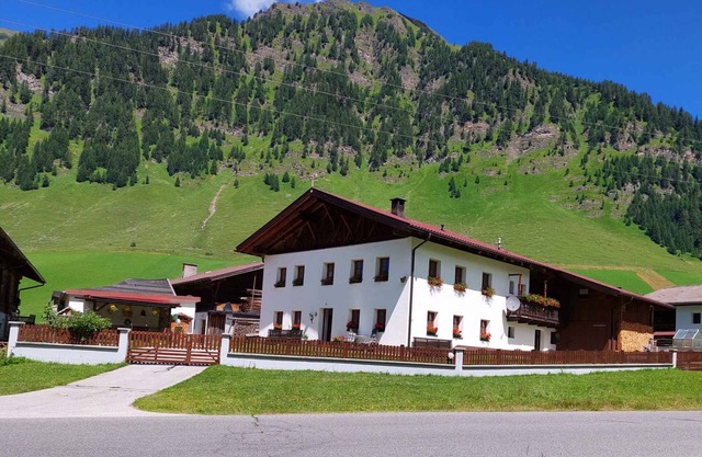 Apartamento vacacional con conexión a Internet y un parque infantil en la granja