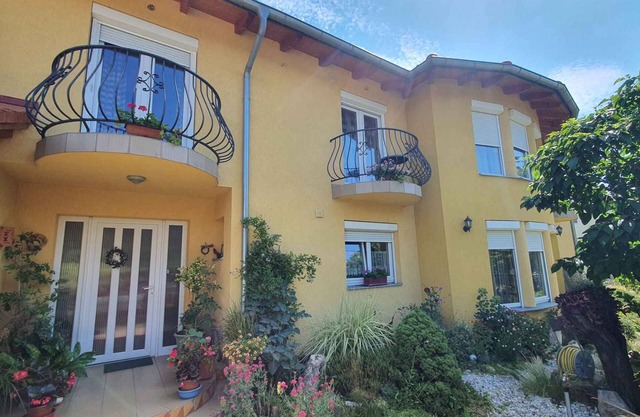 Apartamento vacacional con parrilla y pabellón de jardín