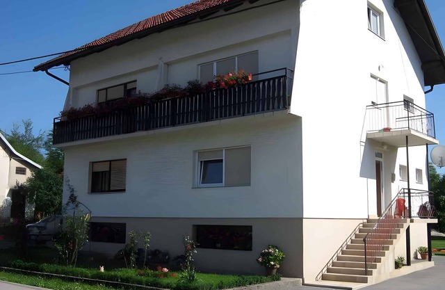 Apartamento vacacional con jardín y barbacoa