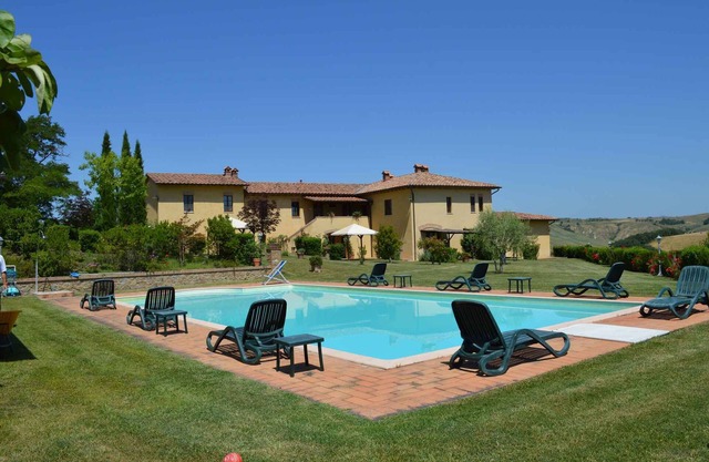 Holiday apartment with pool and view of the valley