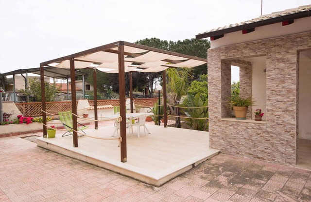 Apartamento vacacional con terraza y vista al mar