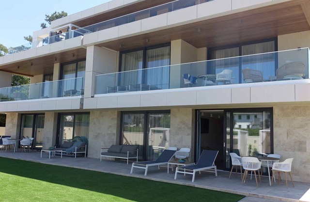 Apartamento vacacional con vista y aire acondicionado a solo 150m del lago