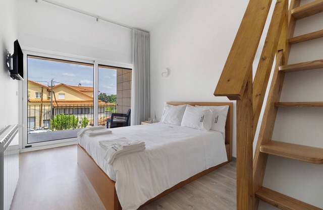 Dormitorio de Vacaciones 'Quarto com Mezzanine Cabeço' con Vista Montaña, Wi-Fi, Aire Acondicionado.