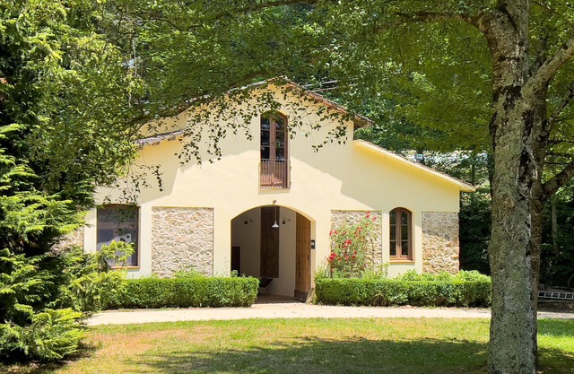 Casa Rural con Piscina en Sant Hilari Sacalm – Masoveria del Castell de Villavecchia