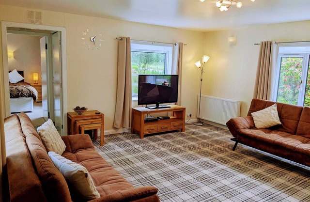 Holiday cottage tummel valley beautiful views. Own garden dog friendly
