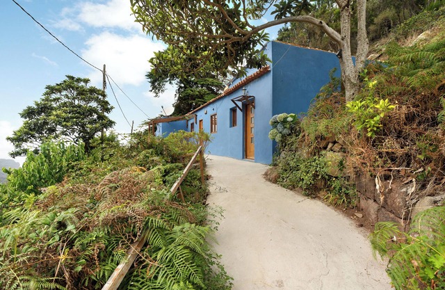 Casa de vacaciones 'Casa Azul del Roque Negro' con vistas al mar, terraza y Wi-Fi