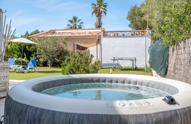 Casa de vacaciones 'Acogedora casita cerca del mar' con terraza privada, Wi-Fi y aire acondicionado