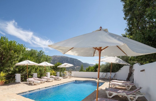 Casa de vacaciones "Cortijo Los Lobos Mountain Retreat" con piscina compartida y Wi-Fi