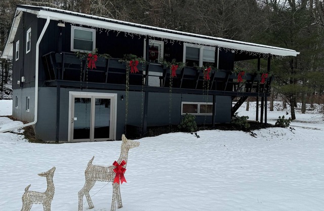Charming retreat on Fishing Creek near Ricketts Glen & Worlds End State Parks
