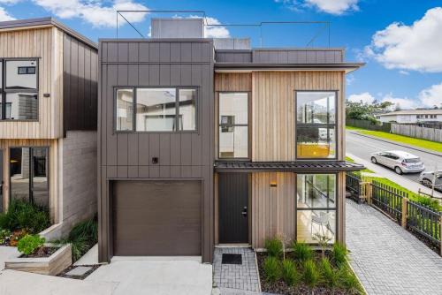 Holiday Escape Modern 4BR Home by Waiake Beach