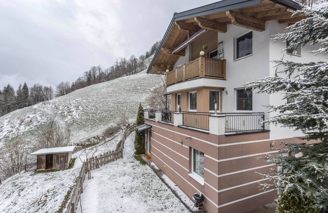 Apartamento vacacional 'Apartment Berger' con vistas a la montaña, jardín comunitario y WLAN