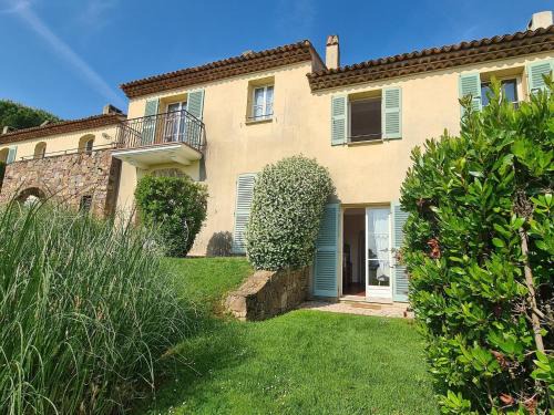Holiday flats at Domaine de Saint-Endréol with golf, SPA and pool