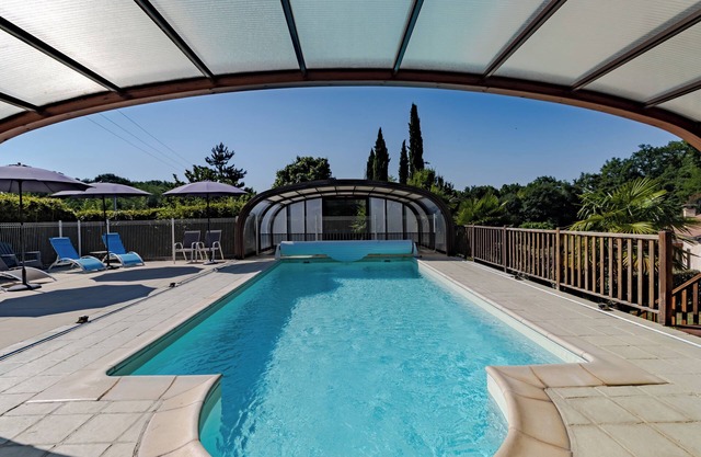 Casa de vacaciones 'Maison Iris' con piscina compartida, Wi-Fi y aire acondicionado