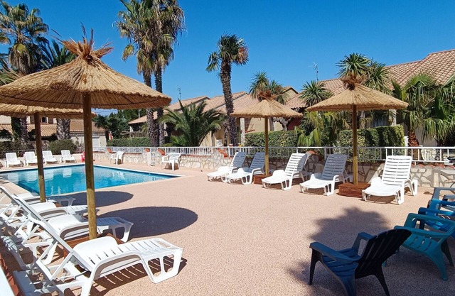 Casa Vacacional 'La Capelle 4 Personnes 878' con Piscina Compartida, Wi-Fi y Aire Acondicionado