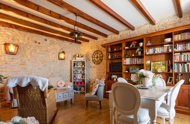 Casa de vacaciones "Maison charentaine proche Royan" con terraza y Wi-Fi