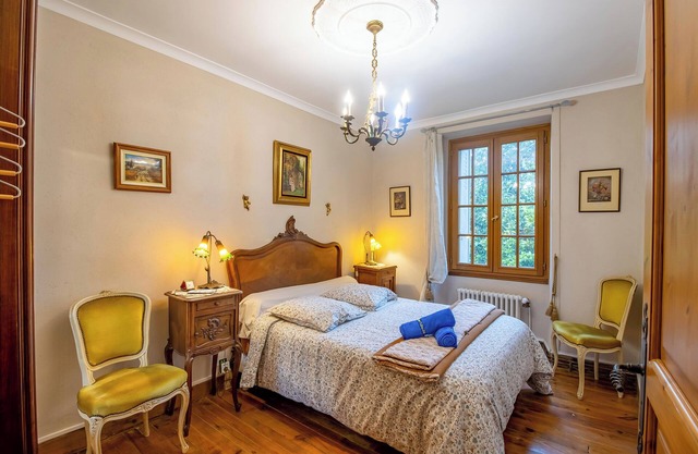 Casa de vacaciones 'Maison Dans Le Centre Historique' con terraza privada y Wi-Fi