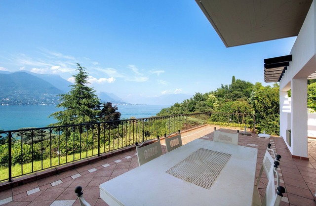 Casa de vacaciones 'Villa Angioletta' con vistas al lago, Wi-Fi y aire acondicionado