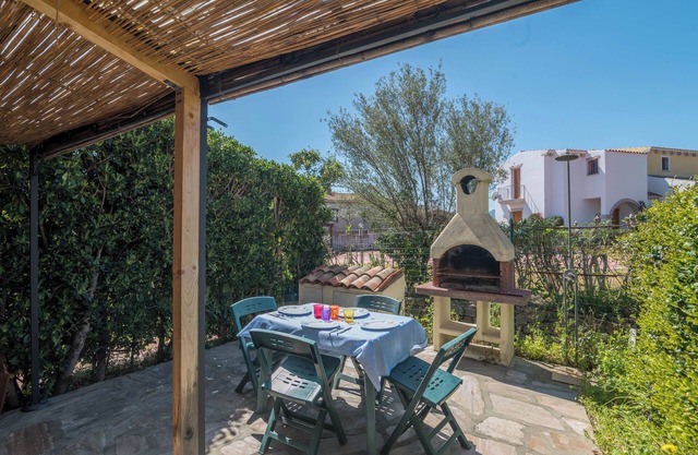 Casa de vacaciones 'Villetta Sarda' con terraza privada y aire acondicionado