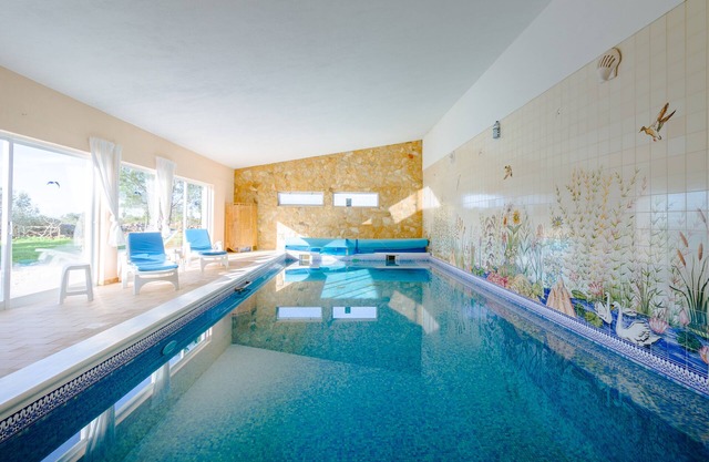 Casa de vacaciones Casa Alfarroba con piscina cubierta climatizada