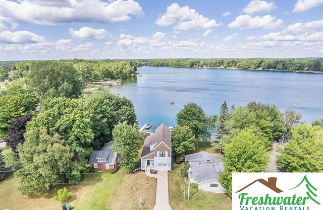 Holiday Haus:Summer Fun and Lakeside Relaxation on Lake Cowden