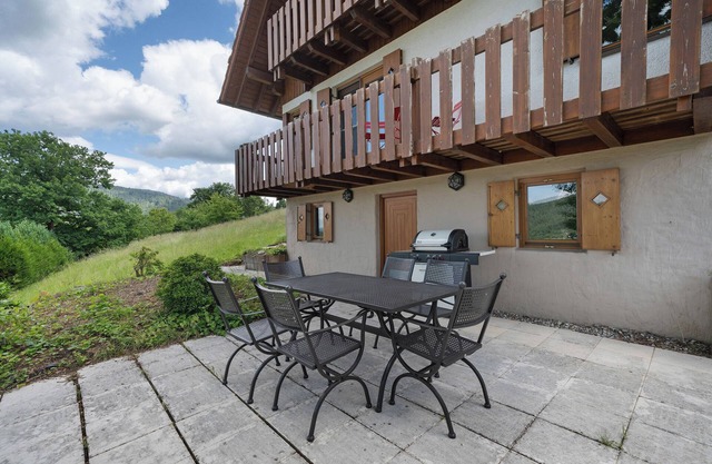 Casa de vacaciones 'Rotkreuz' con vistas a la montaña, terraza privada y Wi-Fi