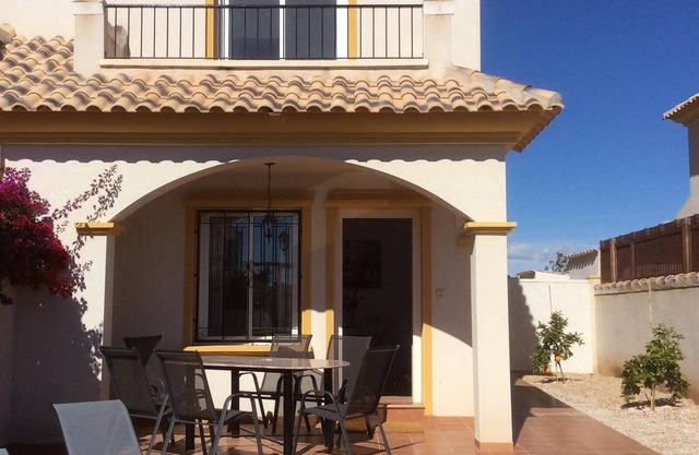 Casa de vacaciones 'Relax Inn' con vistas al mar, piscina compartida y Wi-Fi
