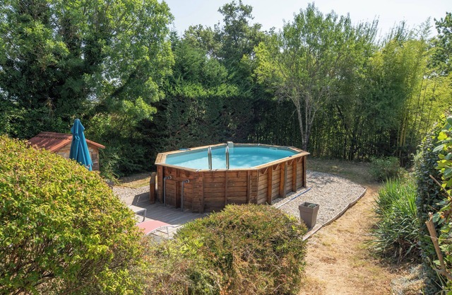 Casa de vacaciones 'Belle Maison En Pierre' con piscina privada, terraza privada y jardín privado