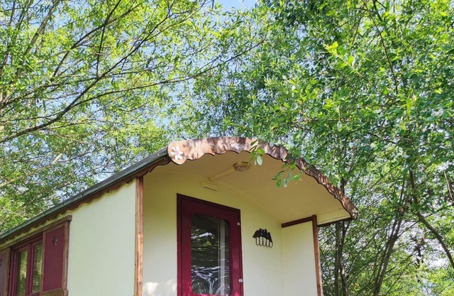 Holiday Home 'La Roulotte Couzote' with Private Terrace and Private Garden