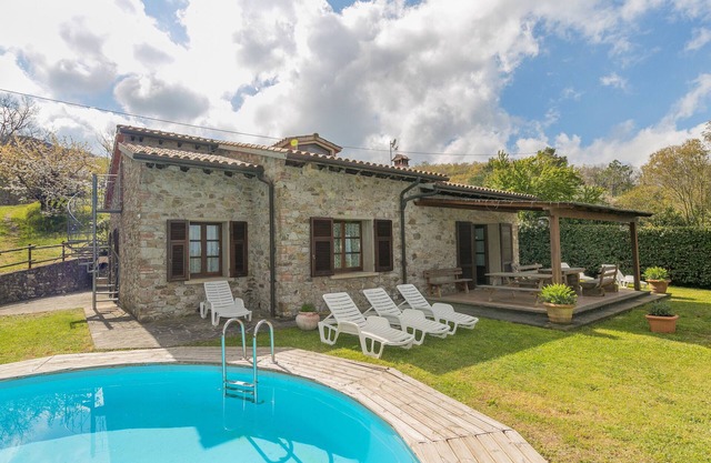 Casa de vacaciones "Stupendo Rustico in Pietra" con piscina y Wi-Fi