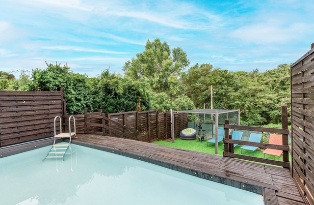 Casa de vacaciones 'Casa Piscina - 10km Lloret De Mar' con piscina y aire acondicionado