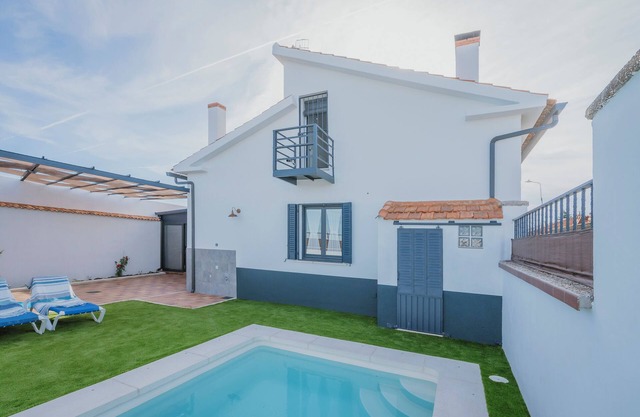 Casa Vacacional 'El Romazal' con piscina privada, jardín privado y Wi-Fi