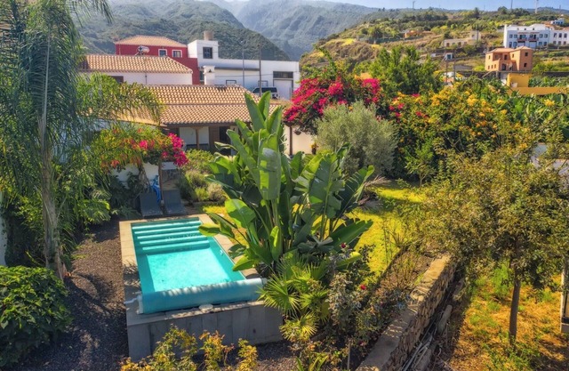 Casa de vacaciones 'El Bebedero De Los Sauces' con vistas al mar, piscina privada y Wi-Fi