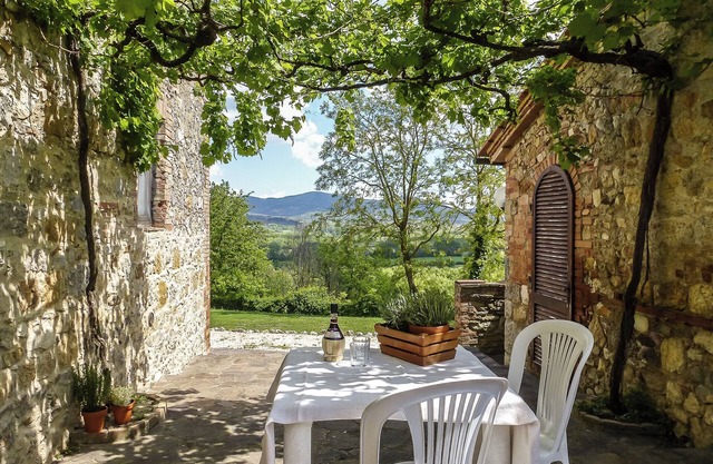 Casa de vacaciones 'Casa Con Terrazza Nella Vigna' con piscina y jardín compartidos