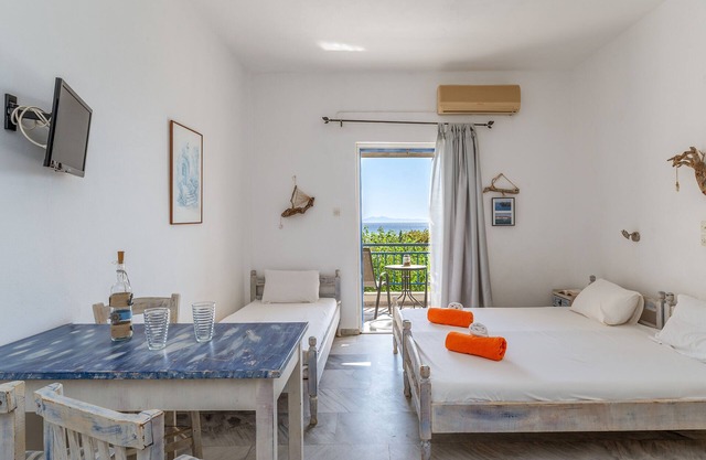 Casa de vacaciones '1 Kypri Seaview Perasma Studio' con vistas al mar, Wi-Fi y aire acondicionado