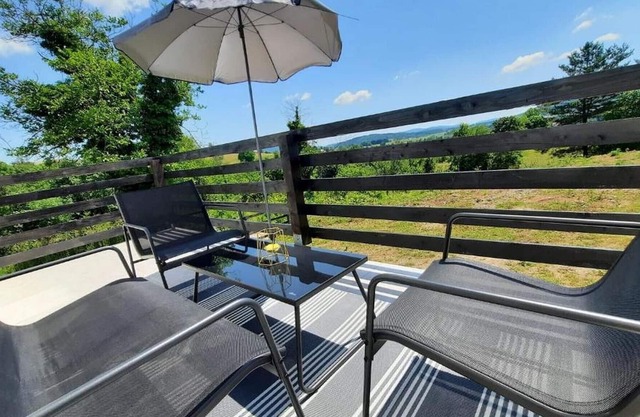 Holiday Home 3M - Two Bedroom Holiday Home with Lake View