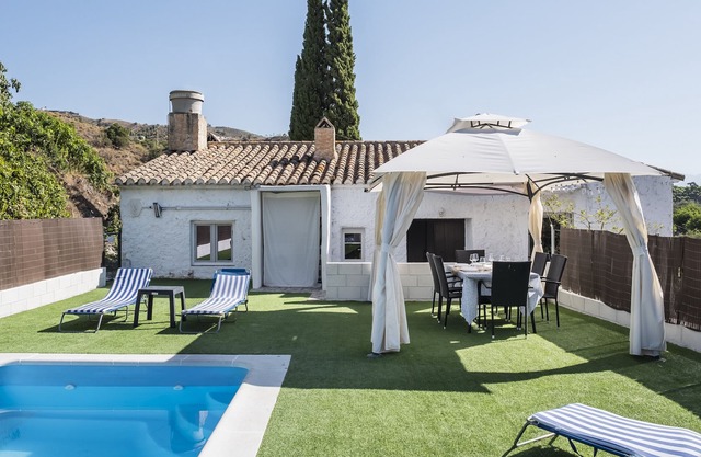 Holiday Home 'Abuela Antonia' with Mountain View, Private Pool and Wi-Fi