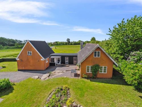 Holiday Home Adrienne - 6-4km from the sea by Interhome