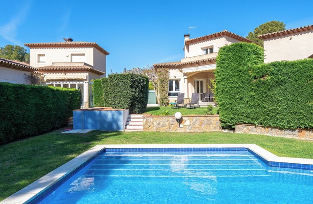 Casa de vacaciones "Al Alba" con vistas a la montaña, piscina compartida y Wi-Fi