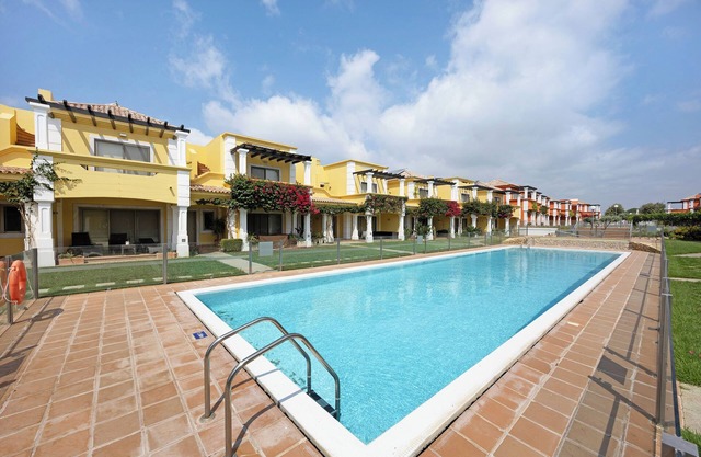 Casa de vacaciones 'Alecrim Lux Tavira Residencia 4M' con piscina compartida y aire acondicionado