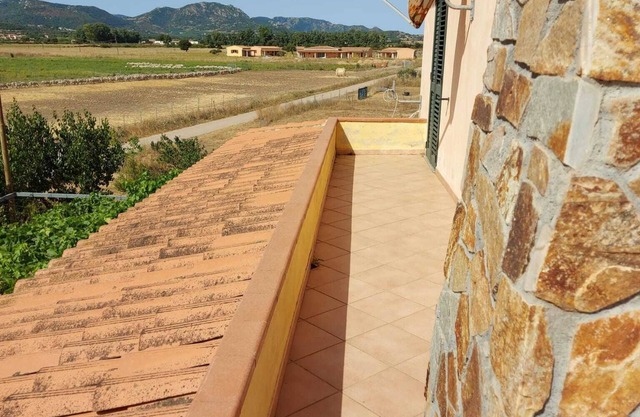 "Alex Apartment" con vistas a la montaña, piscina, aire acondicionado, terraza y jardín