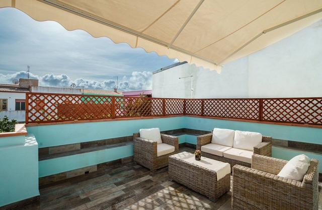 Apartamento completo de 75 m², 3 habitaciones, 2 baños, cocina, amplia terraza.