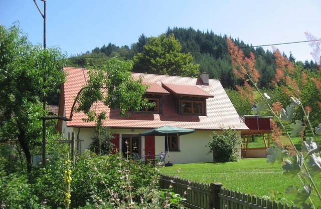 Casa de vacaciones 'Am Kropbach' con vistas a la montaña, terraza privada y Wi-Fi