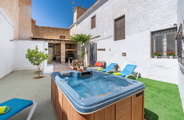 Casa de vacaciones 'Amelia y Juan de Dios' con terraza privada, Wi-Fi y aire acondicionado