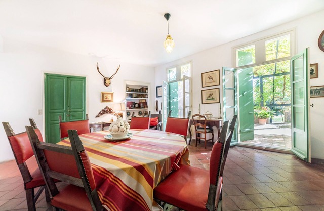 Holiday Home 'Ancienne Maison Vigneronne' with Private Pool, Private Terrace and Wi-Fi