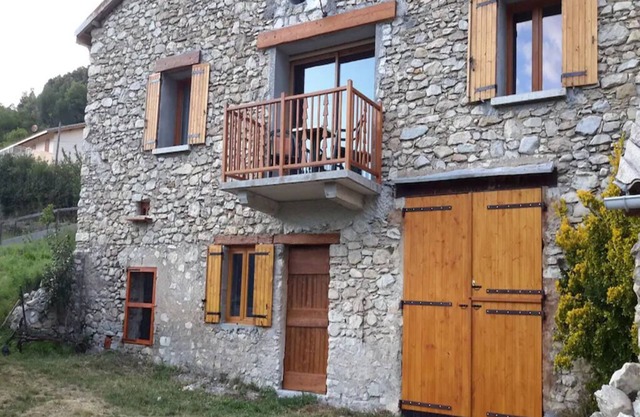 Holiday Home "Ancienne Bergerie" with Mountain View & Private Garden