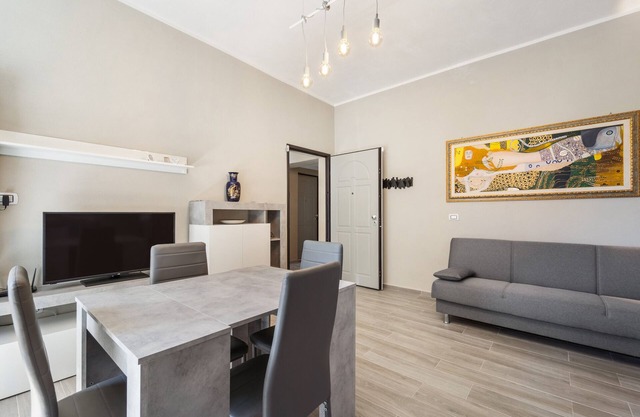 Casa de vacaciones 'Appartamento Elegante Carbonia' con balcón, Wi-Fi y aire acondicionado