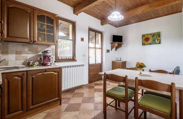 Casa de vacaciones 'Appartamento Girasole' con piscina compartida, terraza privada y Wi-Fi