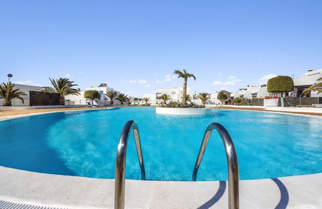 Casa de vacaciones en el puerto de Puerto Calero con azotea, jardín y piscina